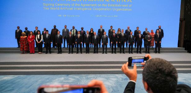 Brasil e outros 28 países criam órgão global de IA na China