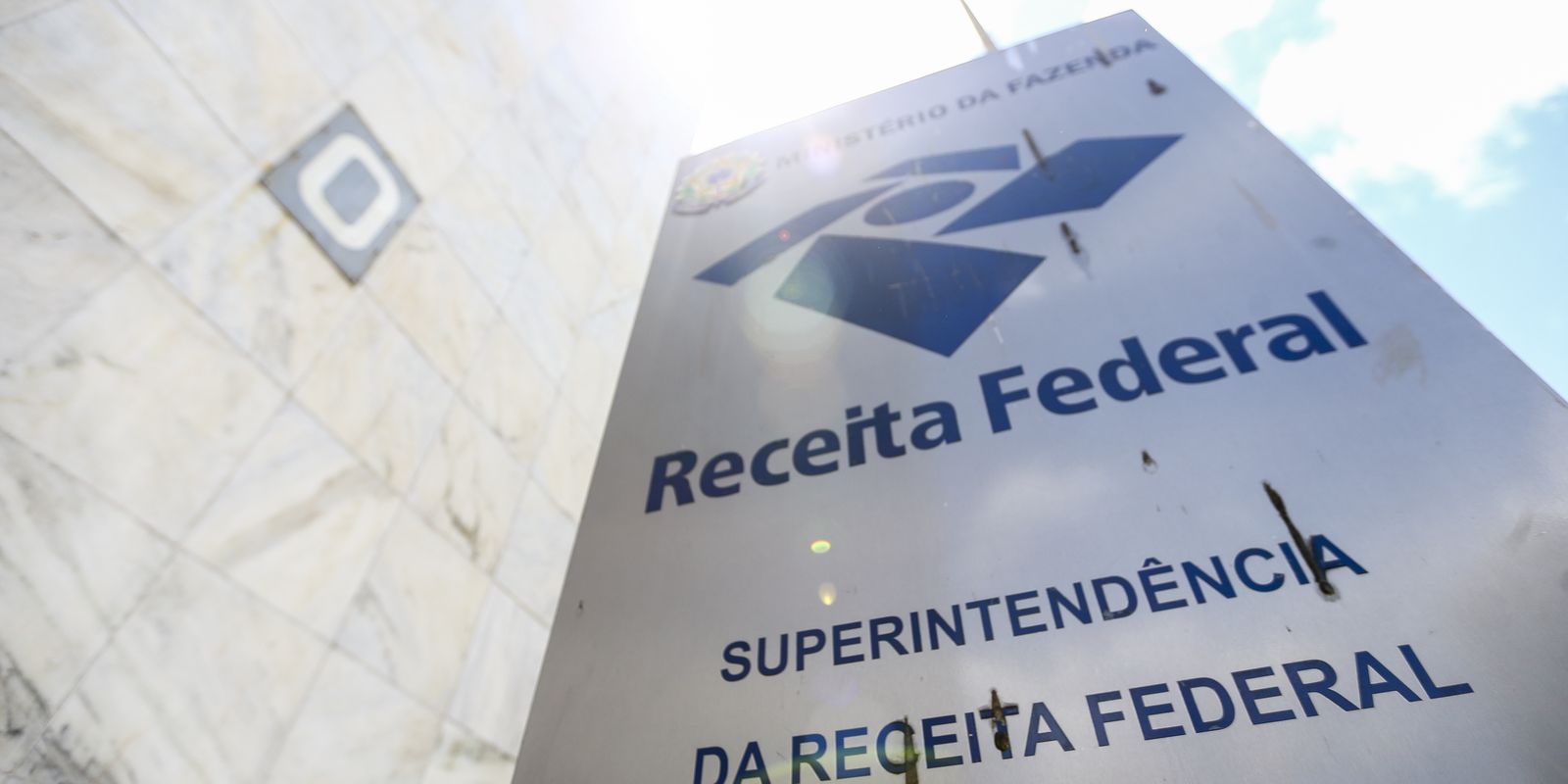 Receita paga lote residual de restituição do IRPF de dezembro de 2025